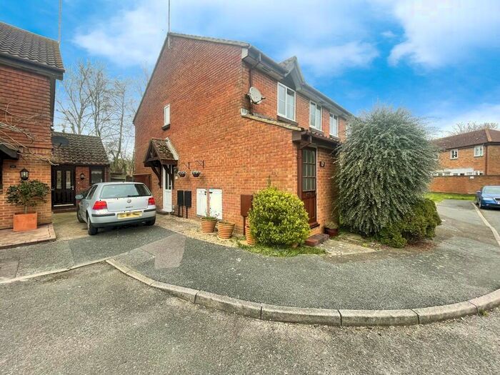 1 Bedroom Flat To Rent In Harlech Close, Worthing, BN13