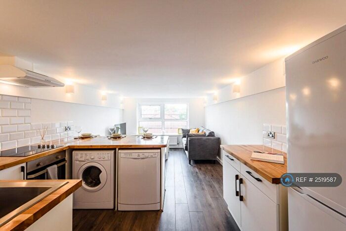 3 Bedroom Penthouse To Rent In Latimer House, Liverpool, L5