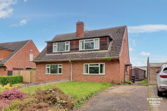 3 Bedroom Semi-Detached House For Sale In Coton Road, Walton-On-Trent, DE12
