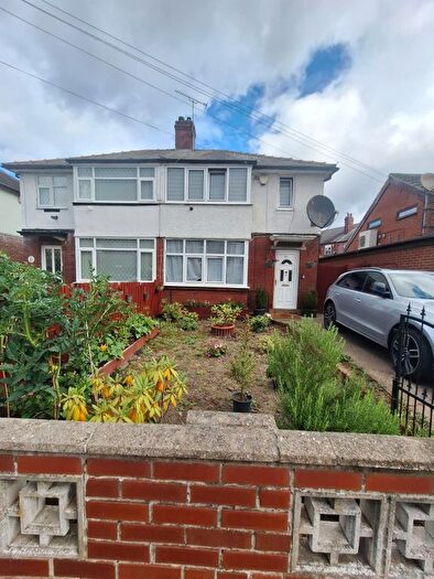 3 Bedroom Semi-detached House To Rent In Wakefield, WF2