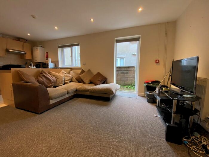 2 Bedroom Flat To Rent In Gold Street, Adamsdown, CF24