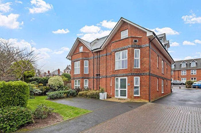 2 Bedroom Flat For Sale In Dorchester Road, Weymouth, DT3
