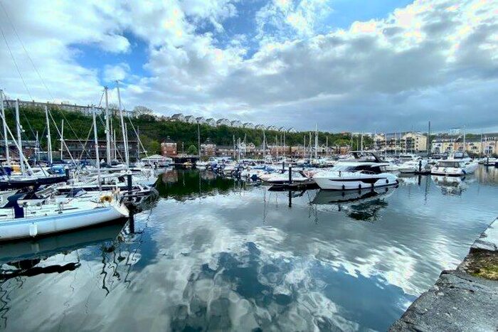 2 Bedroom Flat To Rent In John Batchelor Way, Penarth, CF64