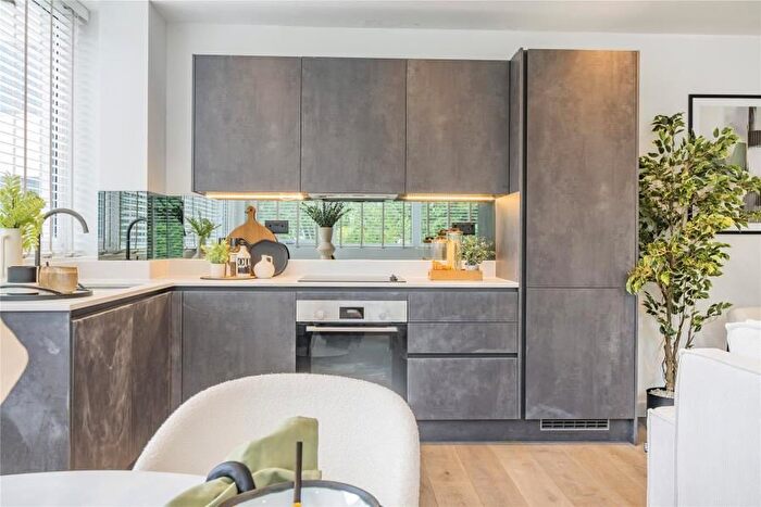 1 Bedroom Flat To Rent In West Byfleet, Surrey, KT14