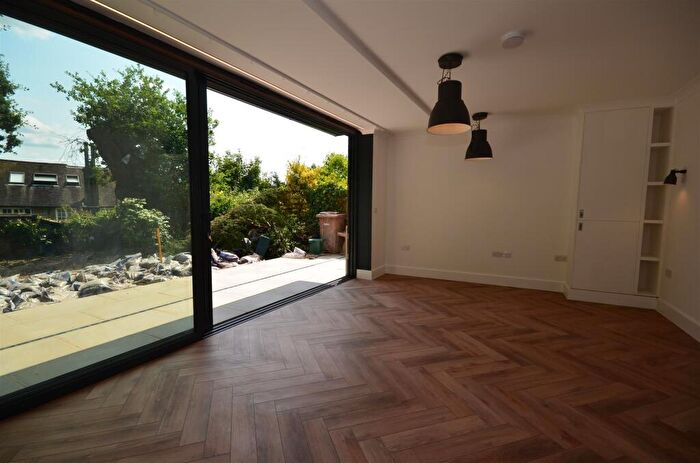 3 Bedroom Maisonette To Rent In Linden Road, London, N10