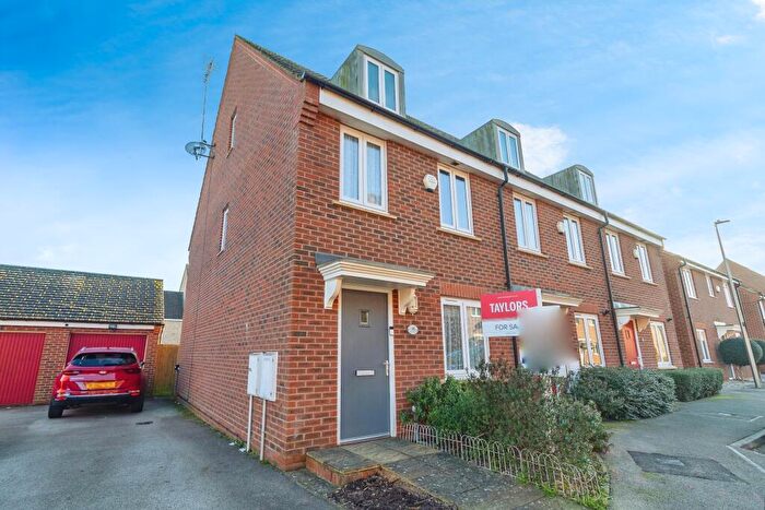 3 Bedroom End Of Terrace House For Sale In Cheviot Gardens, Oakridge Park, Milton Keynes, Buckinghamshire, MK14