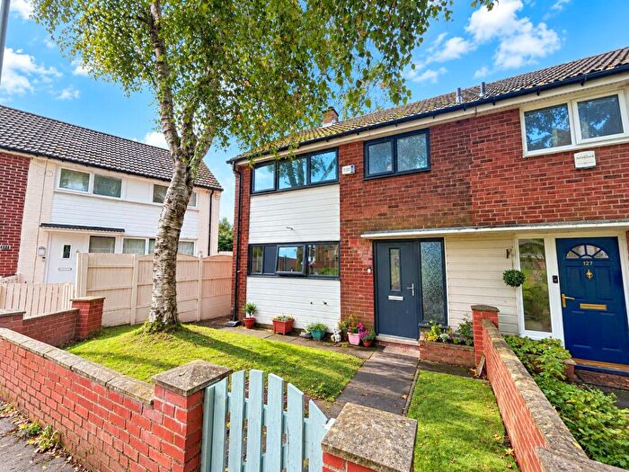 3 Bedroom Semi Detached House For Sale In Tintern Road, Middleton, Manchester, M24
