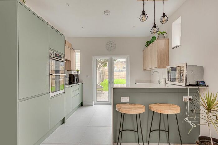 4 Bedroom Property To Rent In Harbord Street, Alphabet Streets, SW6