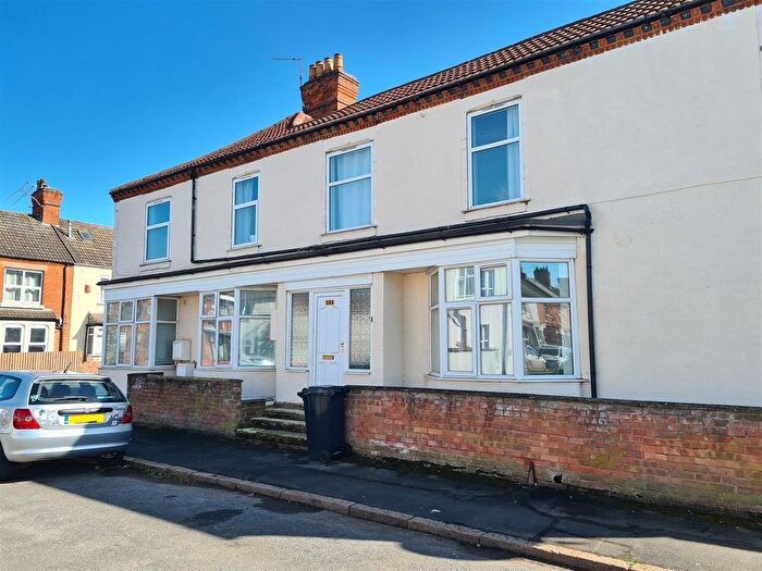 2 Bedroom Flat To Rent In Rowland Street, Rugby, Warwickshire, CV21