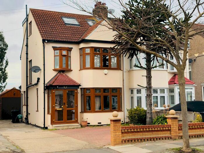 4 Bedroom Semi-Detached House To Rent In Wensleydale Avenue, Ilford IG5