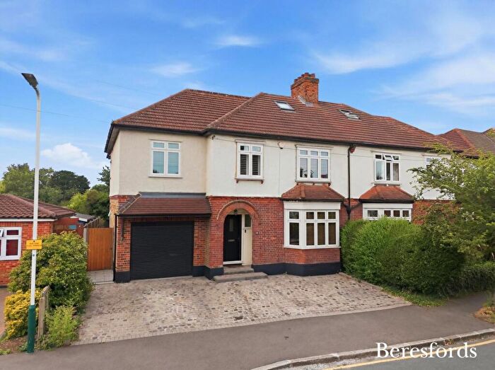5 Bedroom Semi-Detached House For Sale In Cranborne Gardens, Upminster, RM14