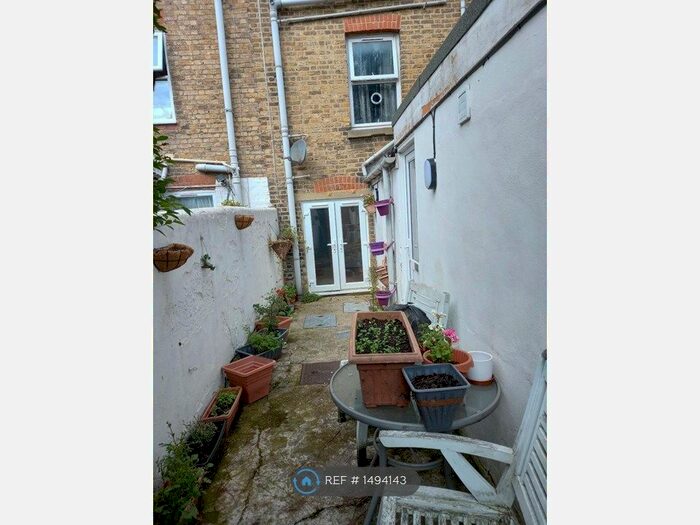 Studio To Rent In Castle Road, Chatham, ME4