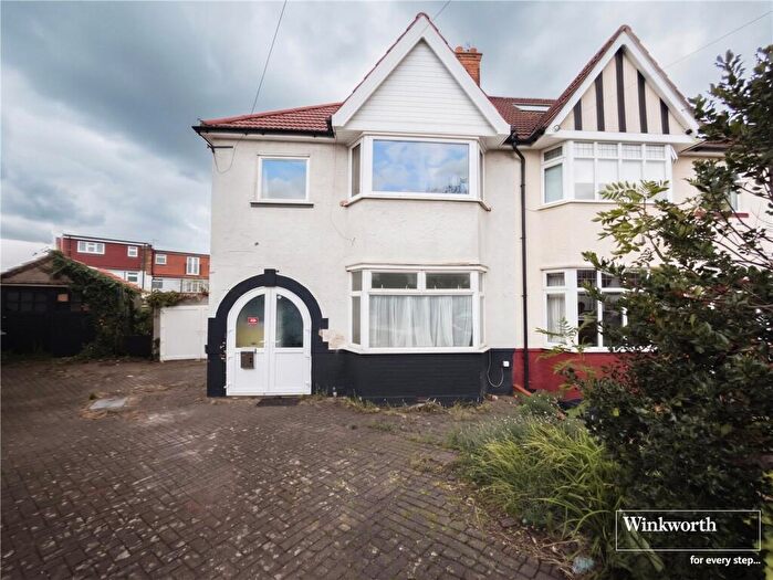 3 Bedroom Semi-Detached House To Rent In Hillside, London, NW9