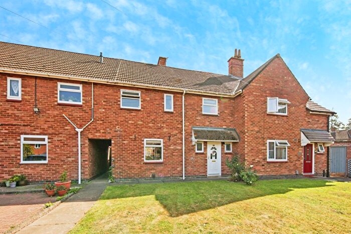 3 Bedroom Terraced House For Sale In Essex Close, Kenilworth, CV8