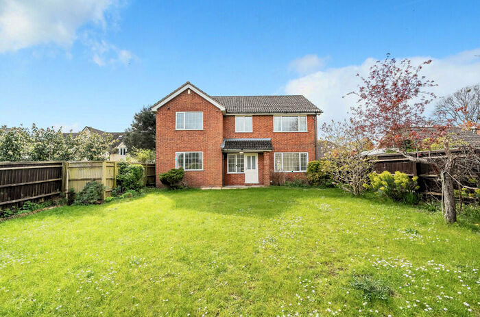 4 Bedroom Detached House To Rent In Lowfield Road, Caversham, RG4