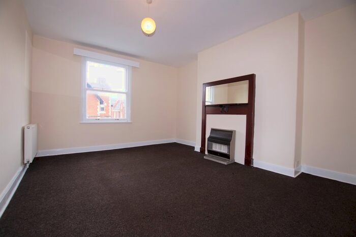 2 Bedroom Flat To Rent In Esplanade Gardens, Scarborough, YO11