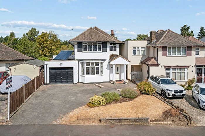 3 Bedroom Detached House For Sale In Oaklands Avenue, Watford, WD19