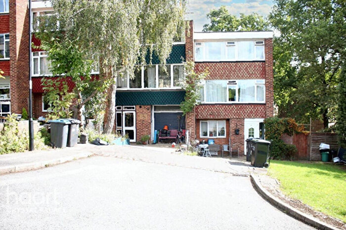 3 Bedroom Town House For Sale In White Lodge, London, SE19