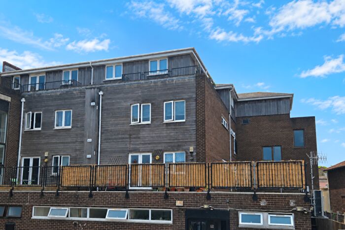 2 Bedroom Apartment For Sale In West Street, Fareham, PO16