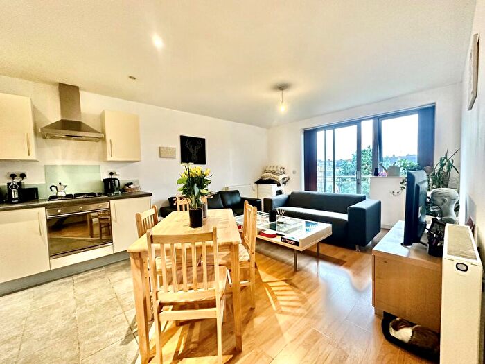 2 Bedroom Flat To Rent In Cubix Apartments, Bow, E3