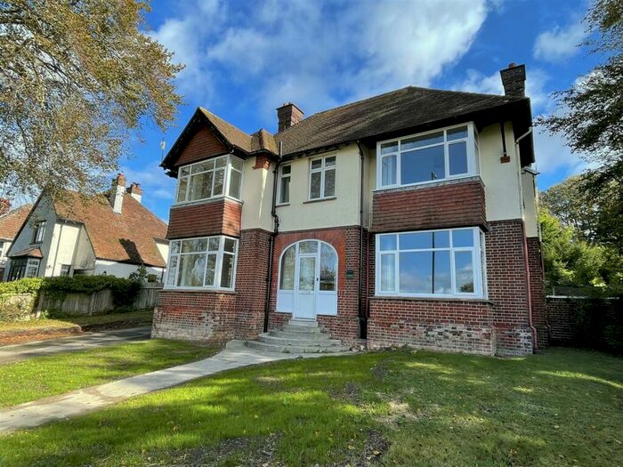 3 Bedroom Detached House To Rent In Salisbury - Castle Road, SP1