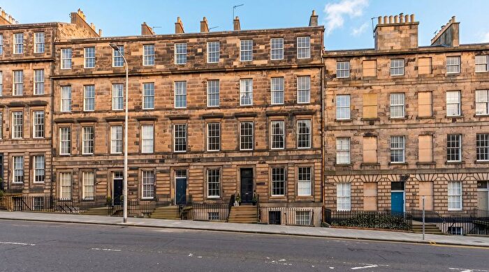 2 Bedroom Flat For Sale In Dundas Street, Edinburgh, EH3