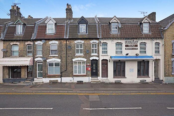 2 Bedroom Flat For Sale In High Street, Rochester, ME1