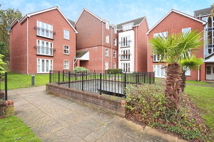2 Bedroom Flat For Sale In Birch Meadow Close, Warwick, CV34