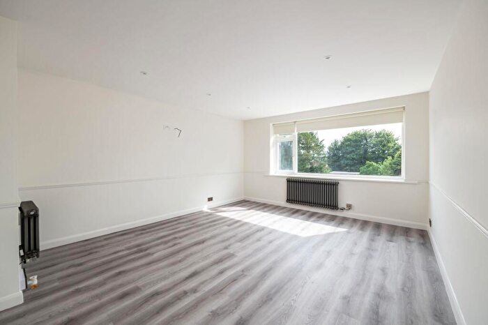 2 Bedroom Apartment To Rent In Oakfield Drive, Cedar House Oakfield Drive, RH2