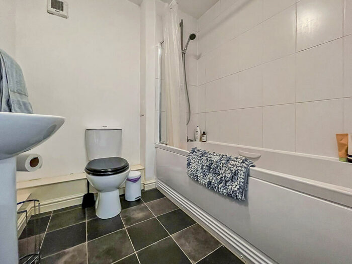 2 Bedroom Apartment To Rent In Thursday Street, Swindon, Wiltshire, SN25