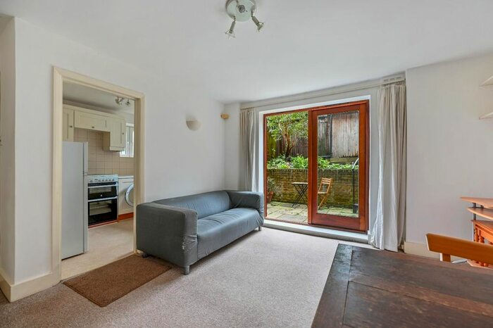 1 Bedroom Flat To Rent In Godolphin Road, London, W12