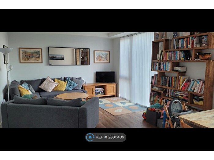 2 Bedroom Flat To Rent In Knaresborough Drive, London, SW18