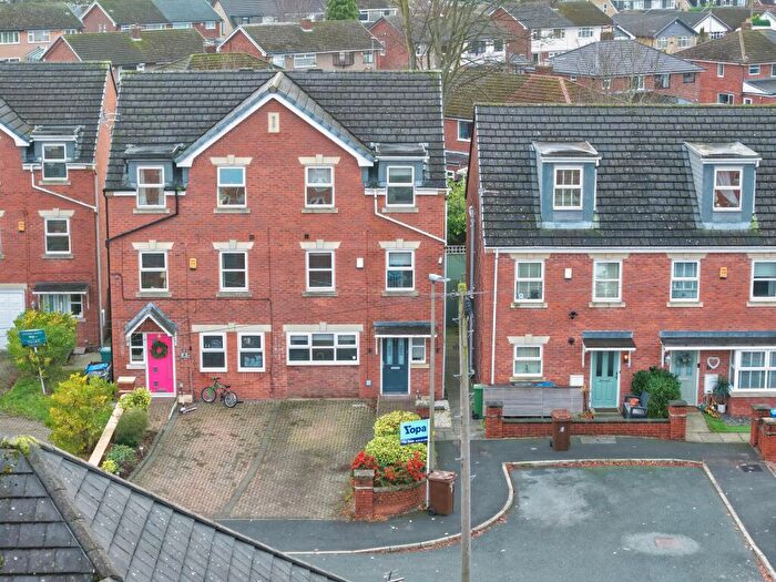 4 Bedroom Semi-Detached House For Sale In Gilliburns Fold, Manchester, M28