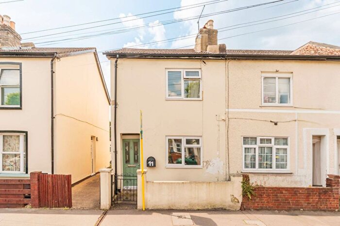 3 Bedroom Semi-Detached House To Rent In Boston Road, Croydon, CR0