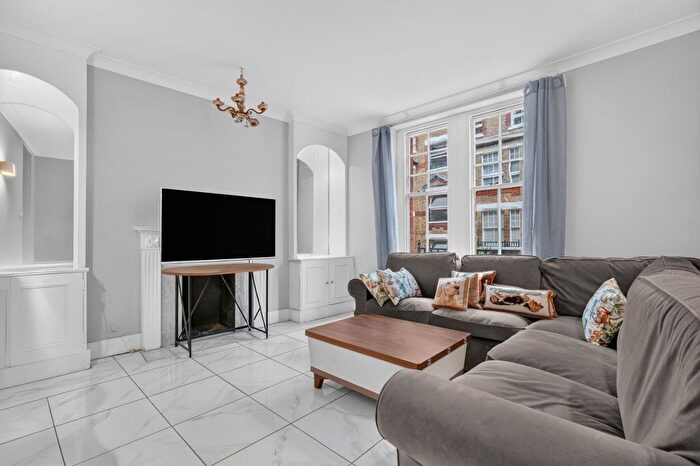 2 Bedroom Flat For Sale In Walton Street, Knightsbridge, SW3