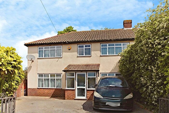 4 Bedroom Semi-Detached House For Sale In Tonstall Road, Mitcham, CR4