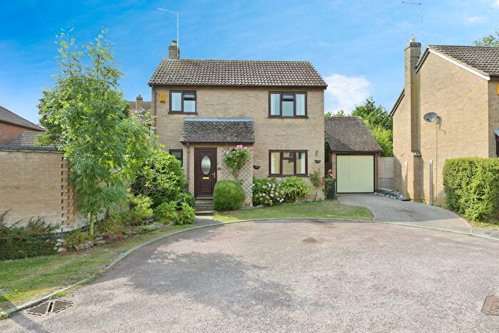 3 Bedroom Detached House For Sale In Wentworth Drive, Oundle, Peterborough, PE8