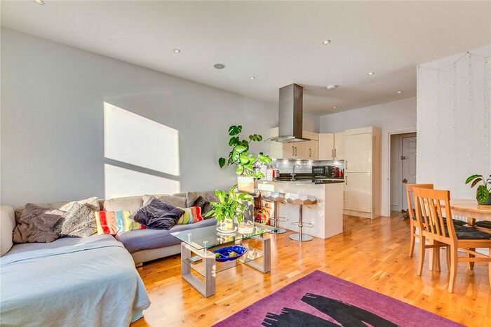 2 Bedroom Flat To Rent In Lavender Hill, London SW11