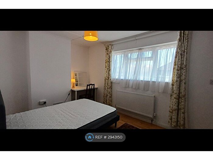 1 Bedroom Flat To Rent In Hunters Grove, Hayes, UB3