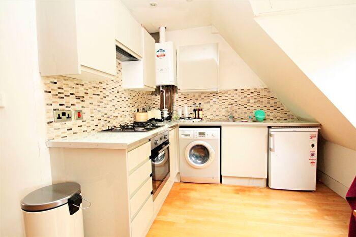 1 Bedroom Flat To Rent In Hartham Road, Islington, N7