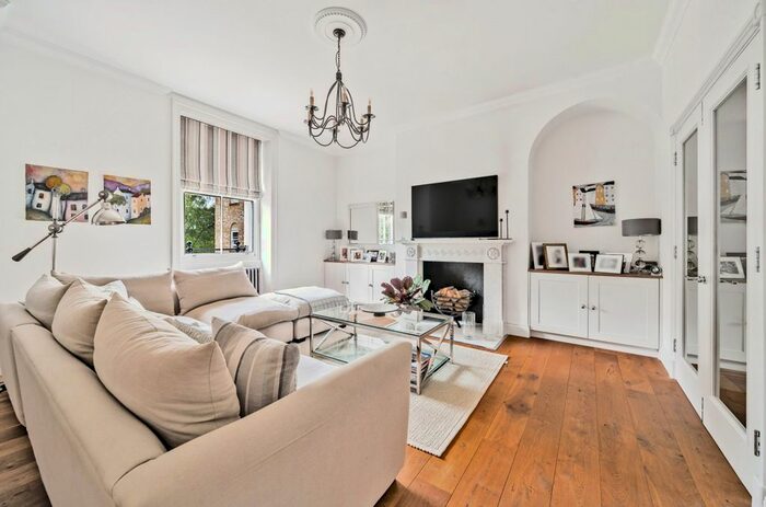 2 Bedroom Flat To Rent In Badgers Holt, Tunbridge Wells, TN2