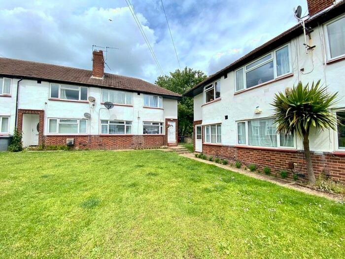 2 Bedroom Maisonette To Rent In Broad Oak Court, Farnham Road, Farnham Royal, Slough, SL2