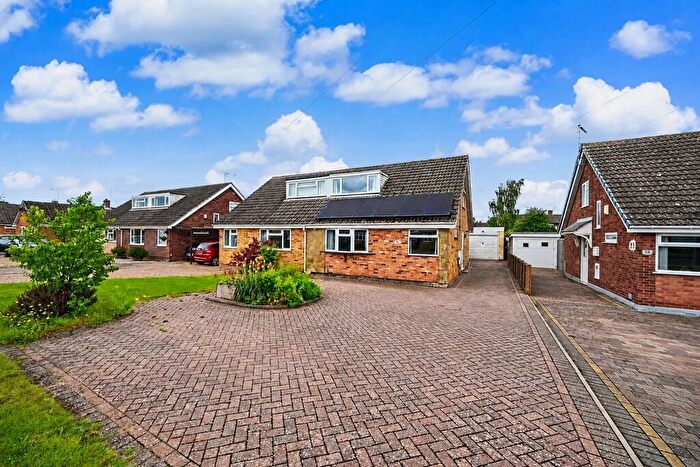 3 Bedroom Semi-Detached House For Sale In Falstaff Drive, Woodlands, Rugby, CV22