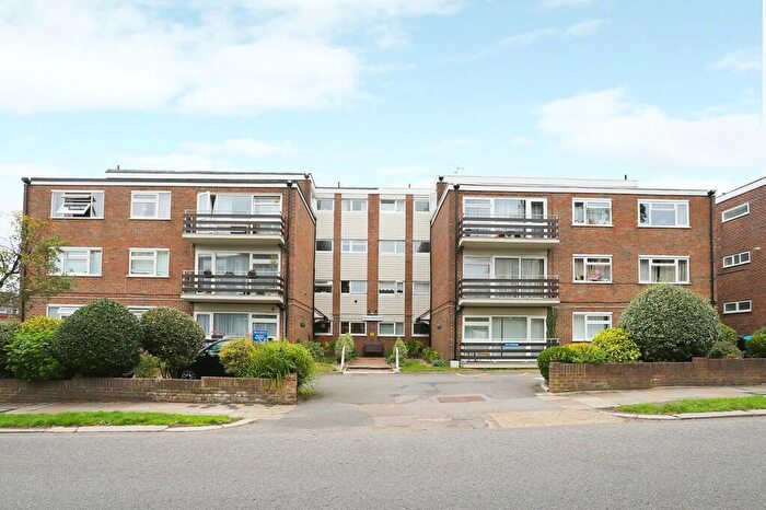 2 Bedroom Apartment To Rent In High Beech, Eversley Park Road, N21
