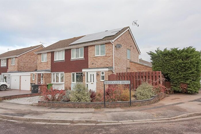 3 Bedroom Semi-Detached House To Rent In Medlicott Drive, Abingdon, OX14