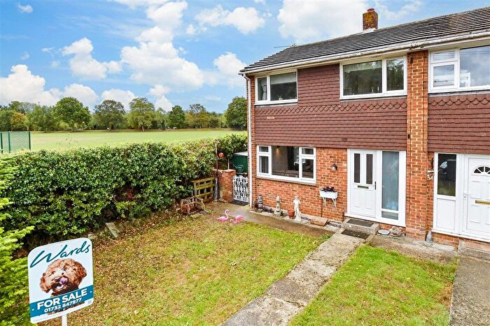 3 Bedroom End Terrace House For Sale In Powell Close, Aylesford, Kent, ME20