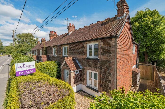 3 Bedroom Property For Sale In Winchester Road, Petersfield, GU32