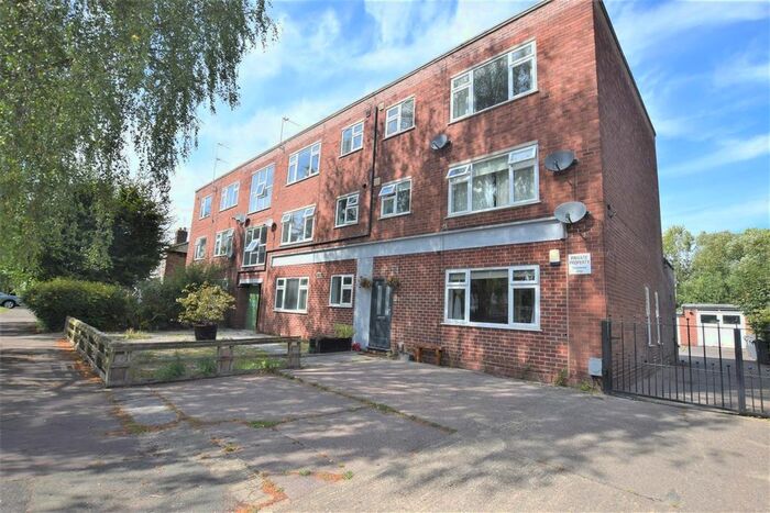 2 Bedroom Flat To Rent In Parrs Wood Road, Didsbury, Manchester, M20
