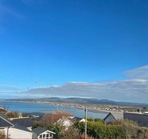 3 Bedroom Bungalow For Sale In Ffordd Y Fulfran, Borth, SY24