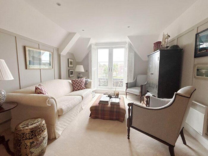 1 Bedroom Flat For Sale In Carnegie Court, Farnham Common, SL2